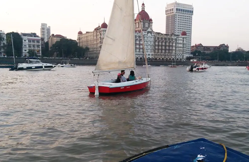 Lightning on charter in Mumbai