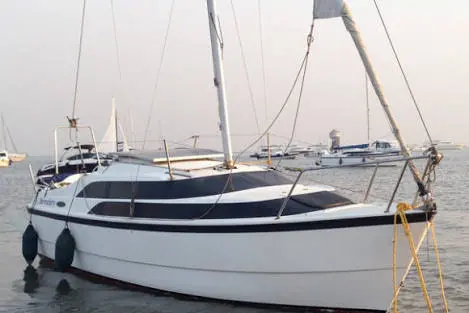 Macgregor 26 on charter in Mumbai